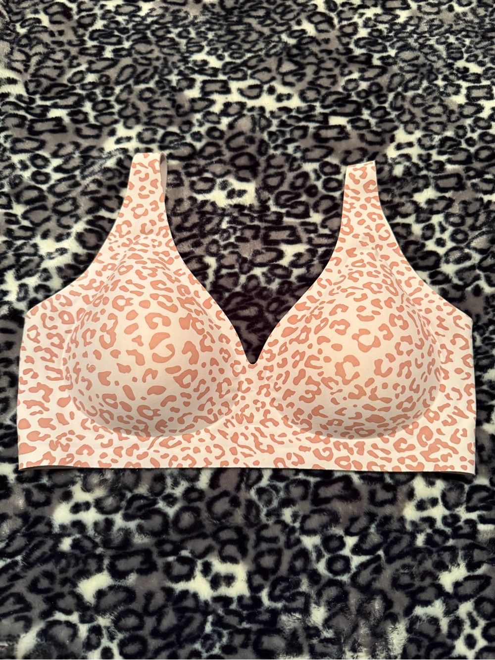 SHECURVE Wireless Leopard V-Neck Contour Bra